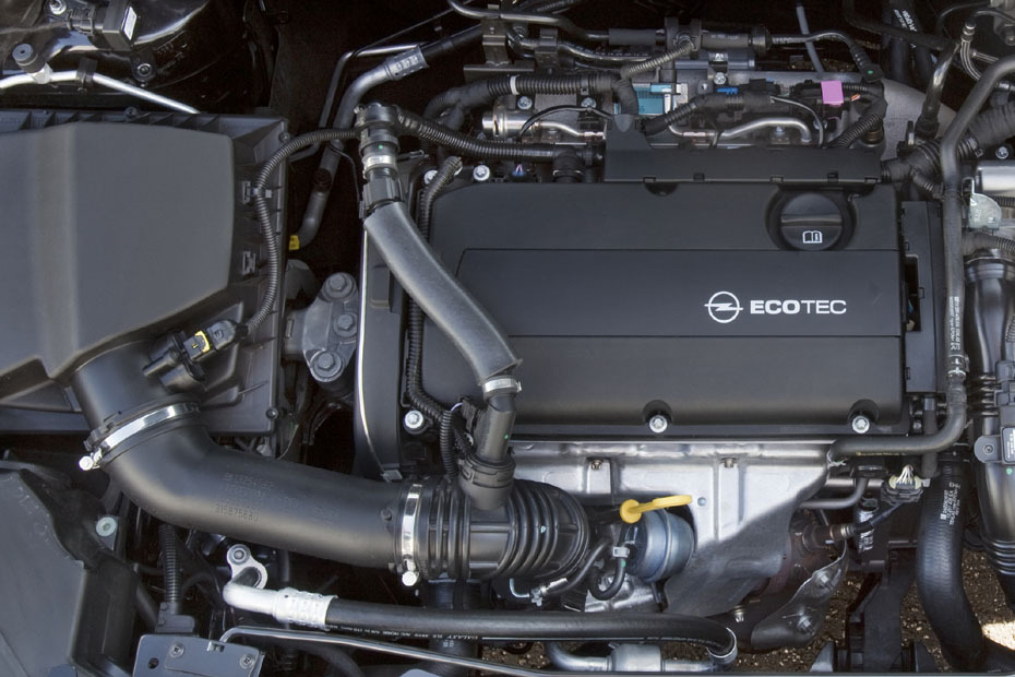 Rückruf: Opel Astra mit Problemen an der Batterieabdeckung | heise Autos