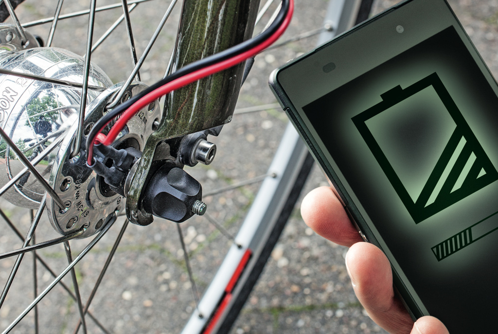 Smartphone-Ladegeräte am Fahrraddynamo | c't Magazin