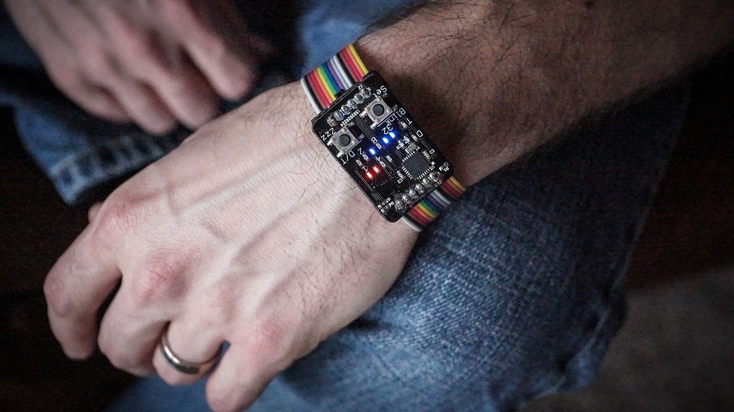 Binary Watch: Binäre Armbanduhr zum Nachbauen | heise online