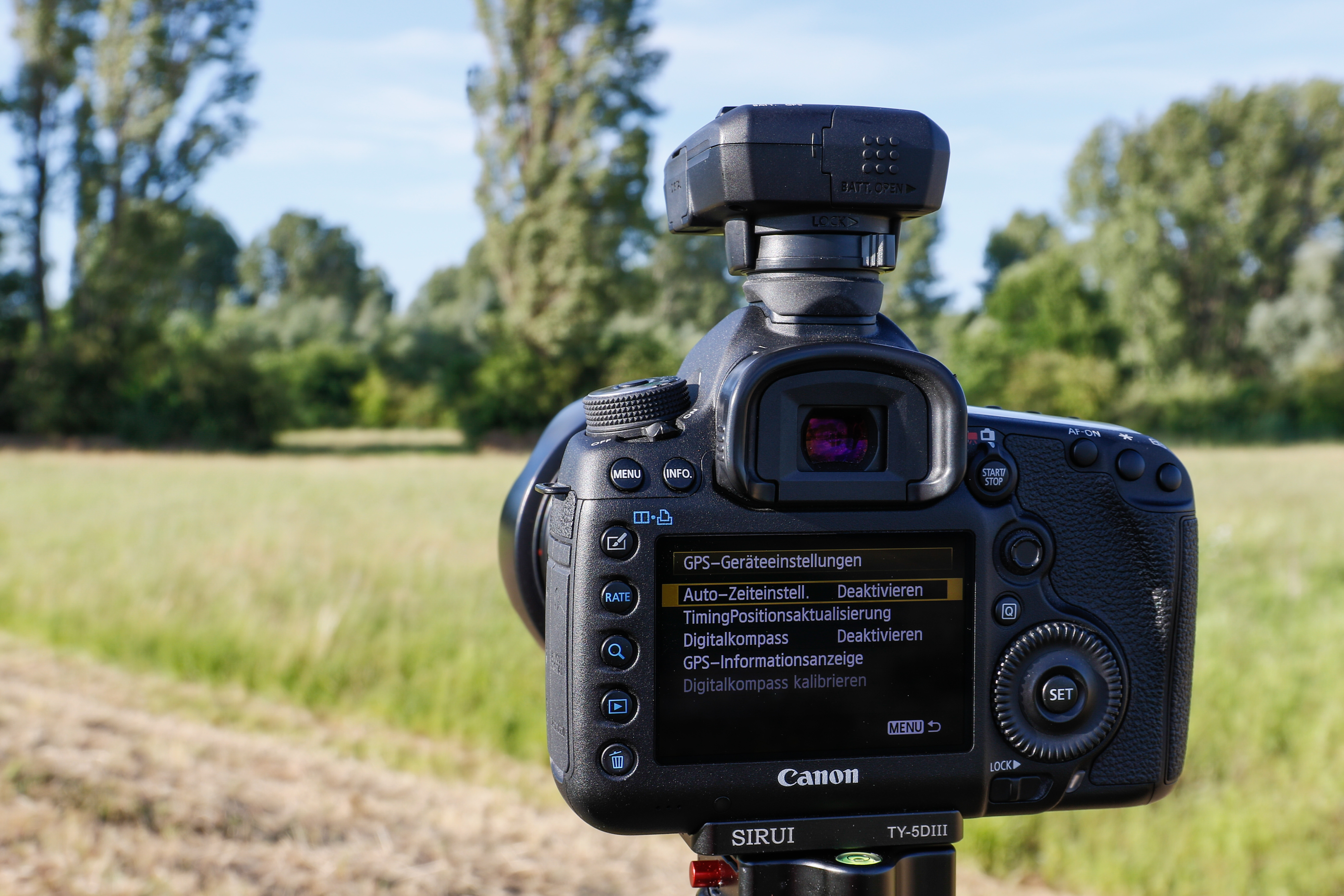 Ausprobiert: GPS-Empfänger zum Nachrüsten für Canon DSLR-Kameras | heise  online