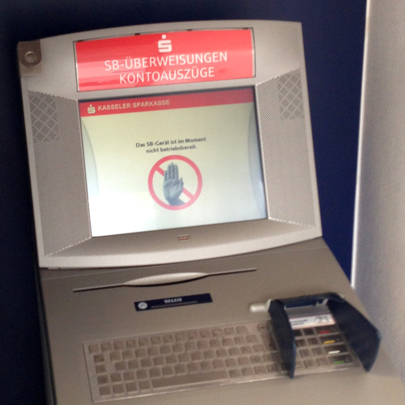 Kommandozeilen-Zugriff: Sicherheitslücke in Geldautomaten der Sparkasse |  heise online