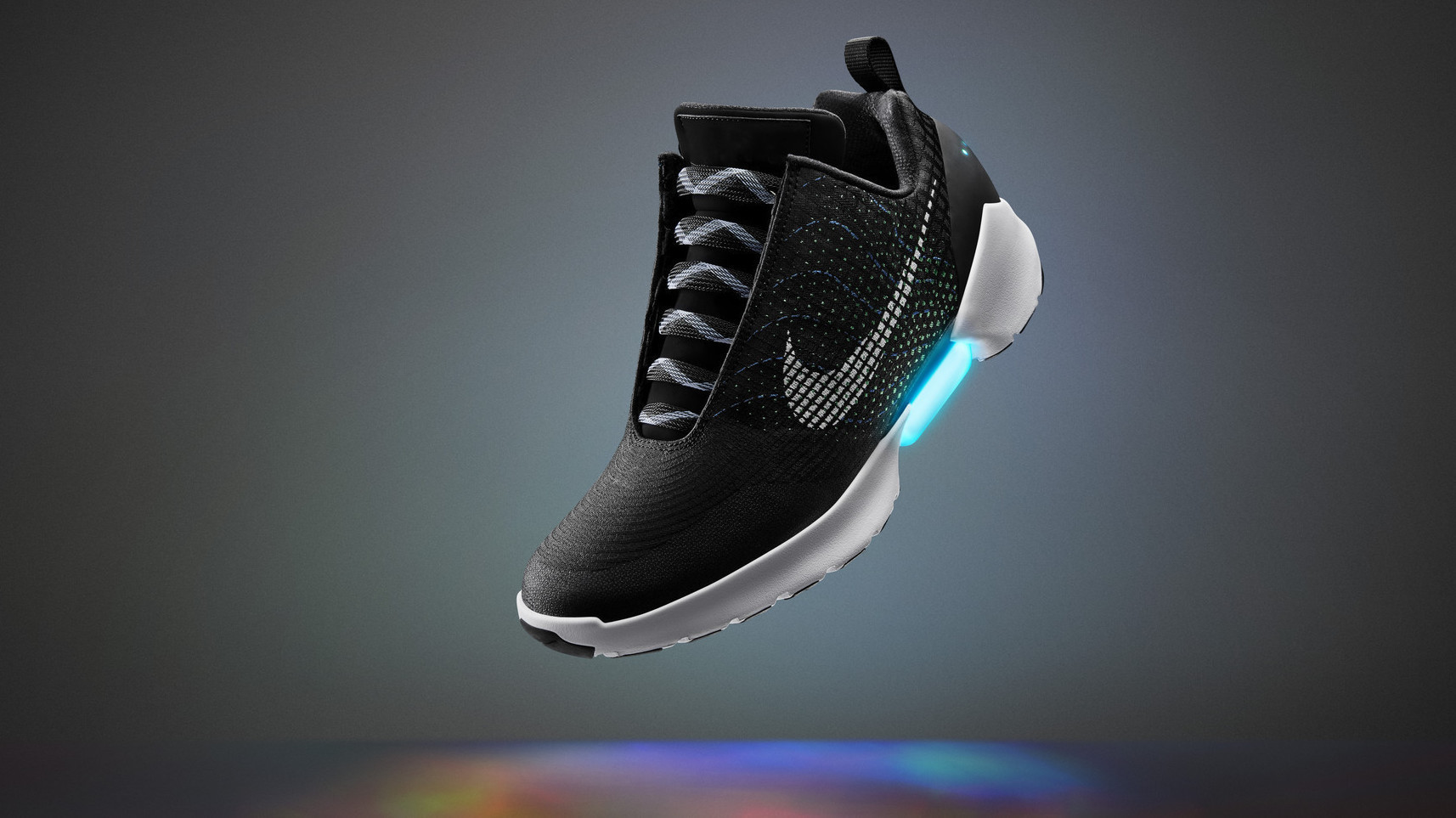 Hyper Adapt 1.0 – Nike bringt selbstschnürende Schuhe | heise online