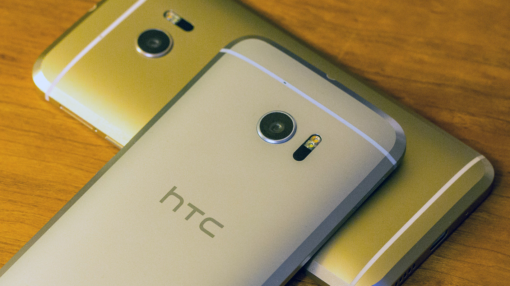 HTC 10: High-End-Smartphone mit Alu-Gehäuse und Ultrapixel | heise online