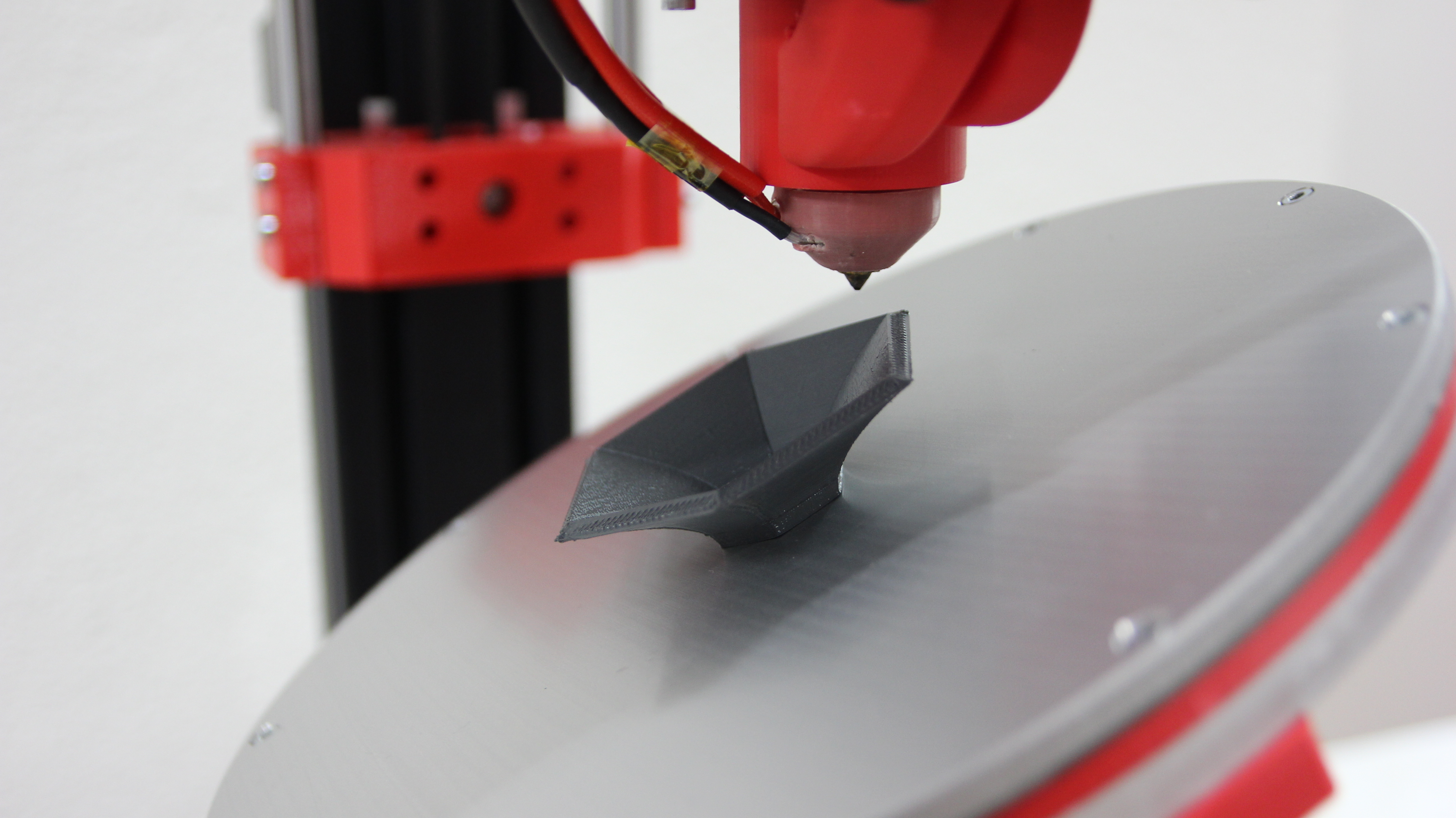 3D-Drucker mit beweglicher Druckplatte | heise online