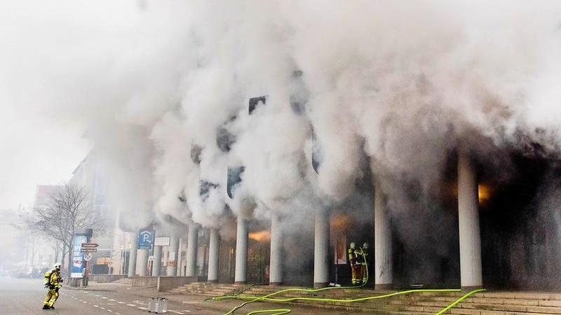 Hannover: Explosion von E-Bike-Akku löst Parkhausbrand aus | heise online