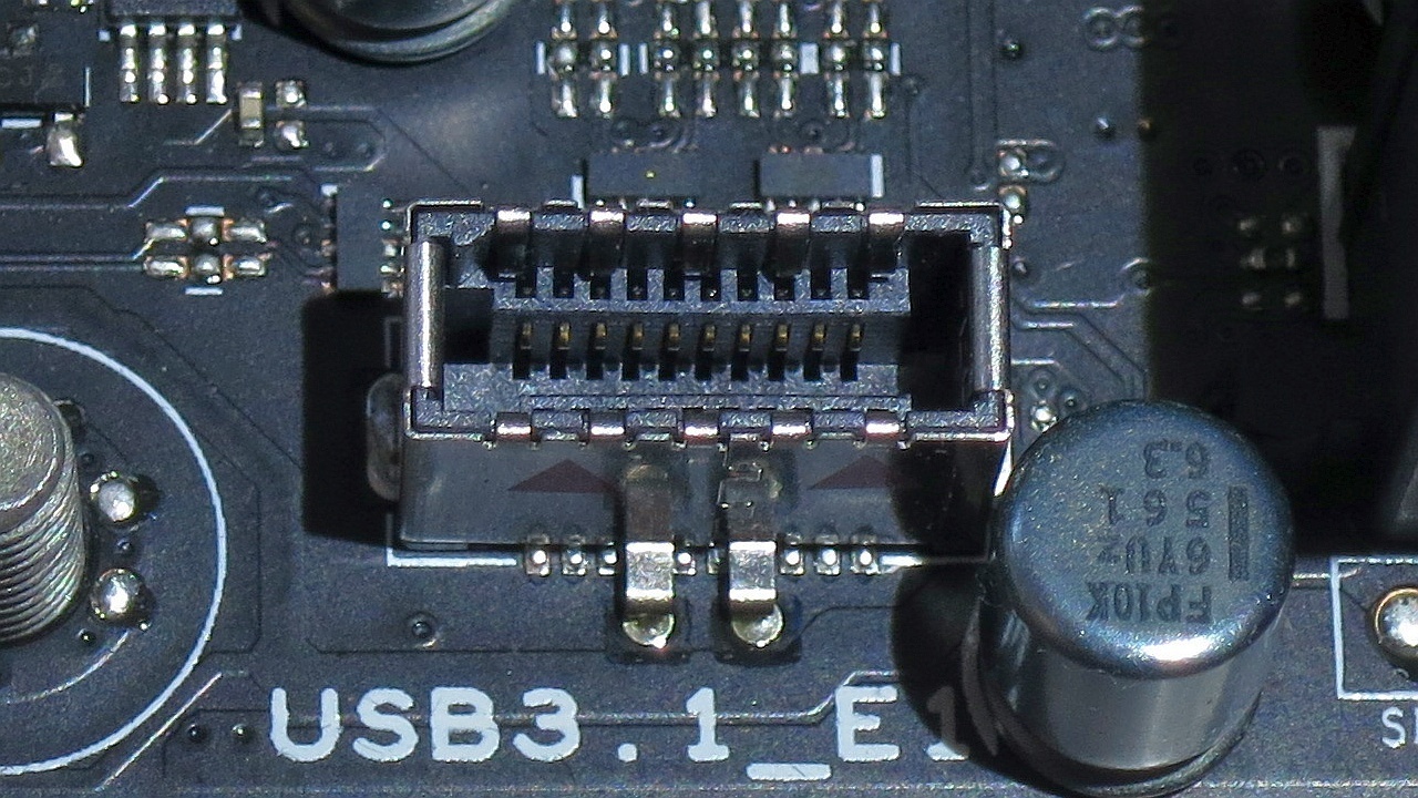 Neue Mainboard-Buchse für USB-3.1-Anschlüsse an der PC-Front | heise online