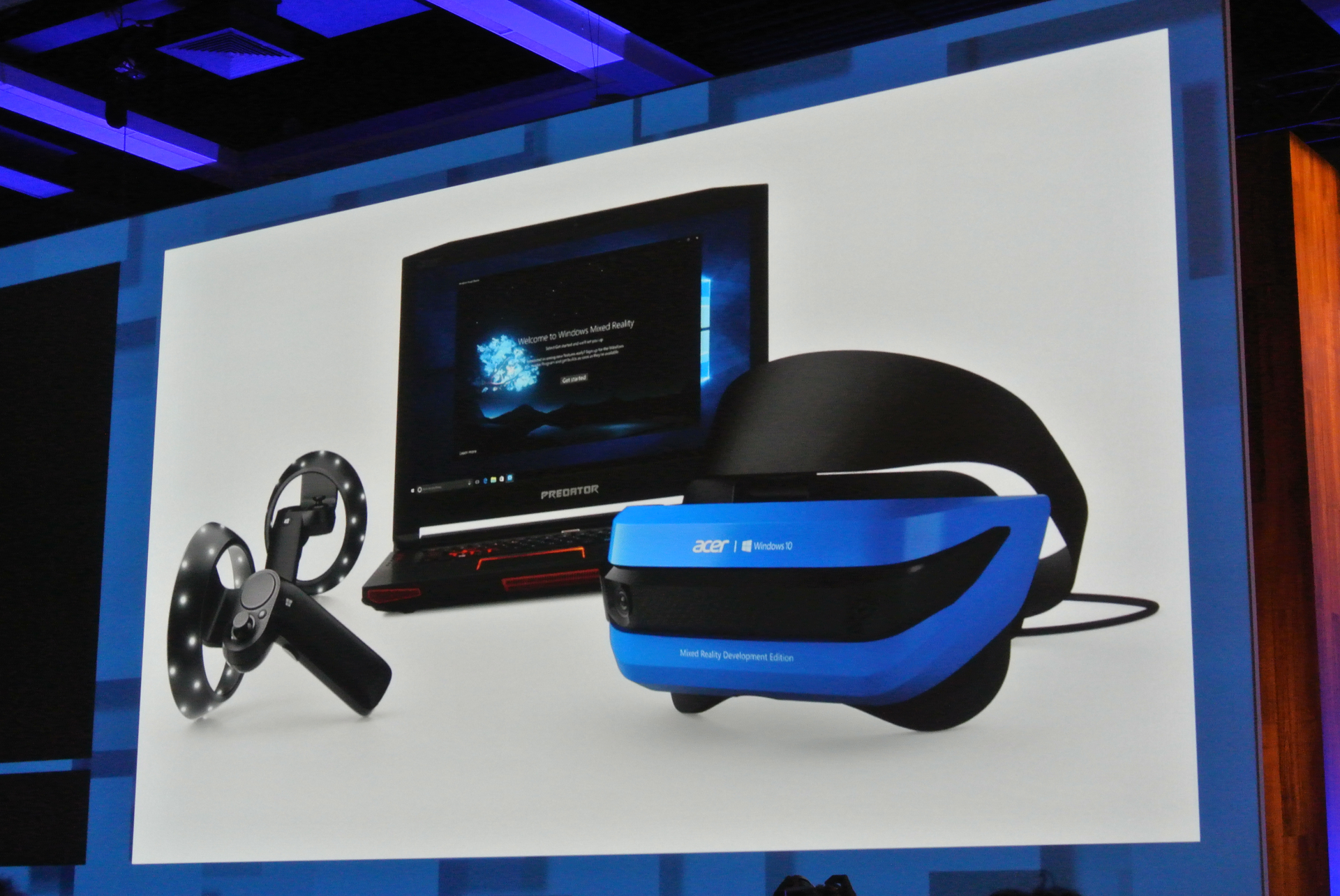 Windows 10: VR-Brille von Acer mit Motion-Controllern und  Inside-Out-Tracking | heise online