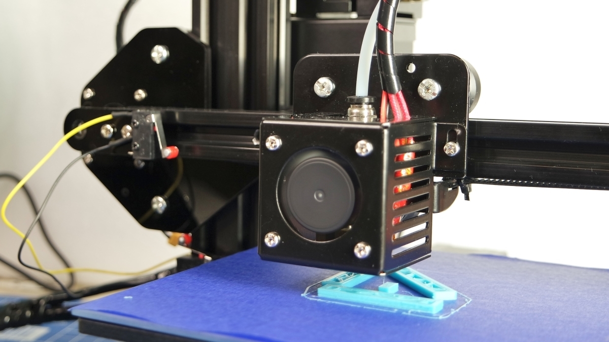 Ab 130 Euro geht es los: 3D-Drucker, CNC-Fräsen und Lasercutter im  Make-Test | heise online