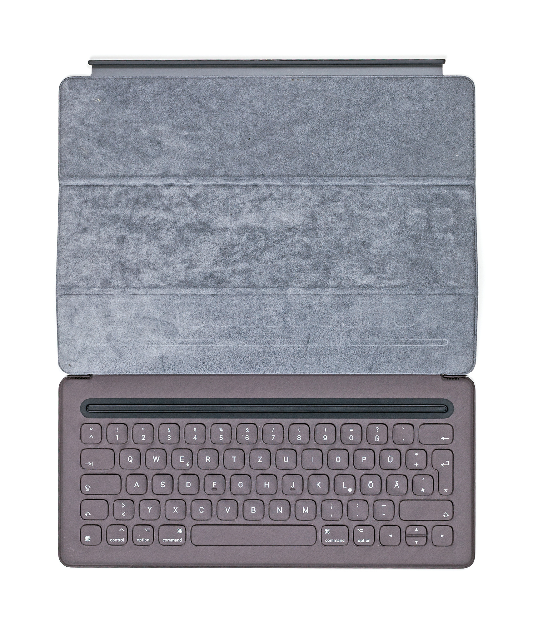 iPad-Pro Tastaturen im Test: Apple Smart Keyboard vs. Logitech Slim Combo |  heise online