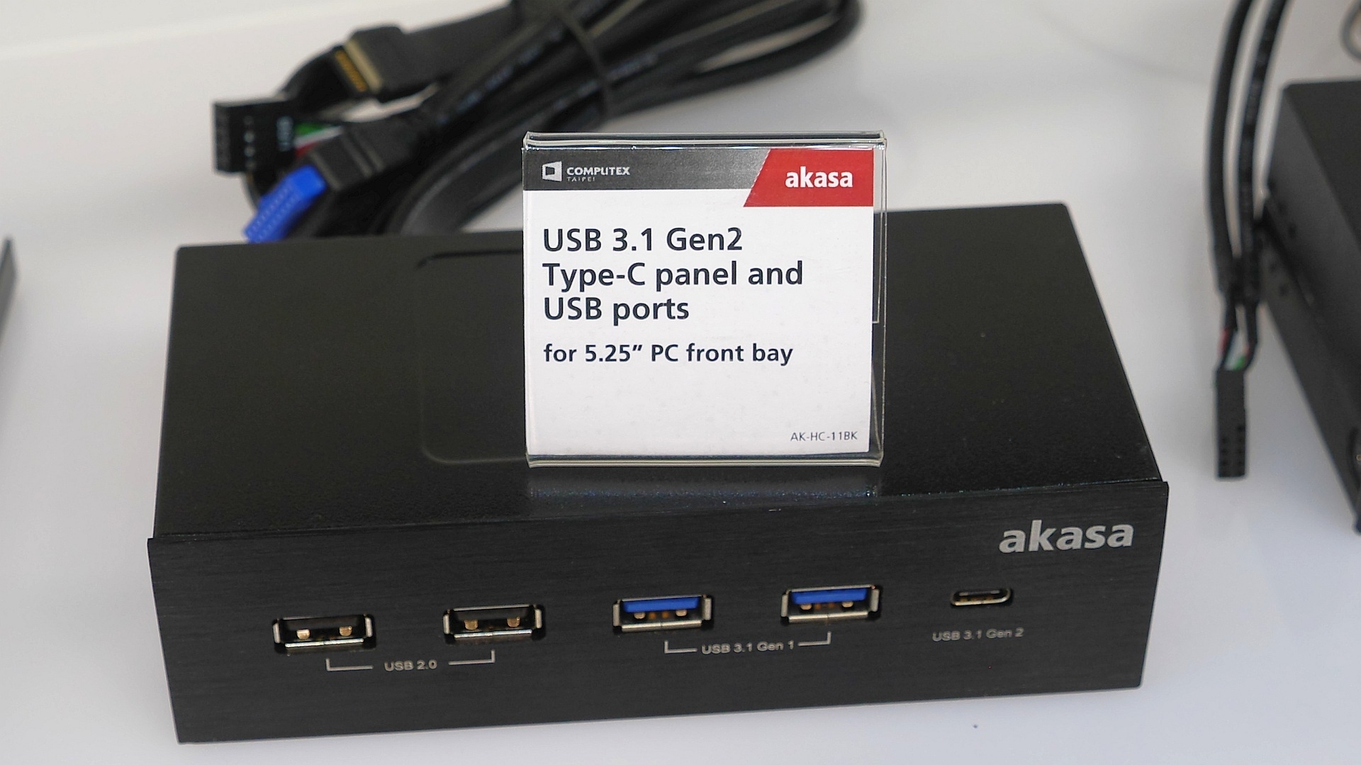 PC-Frontpanel-Einschübe mit USB-C und 10 GBit/s von Akasa | heise online