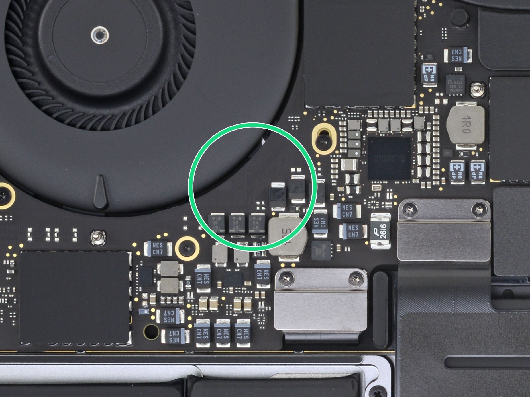 Verlötete SSD: 2018er MacBook Pro fehlt offenbar Datenrettungs-Option |  heise online