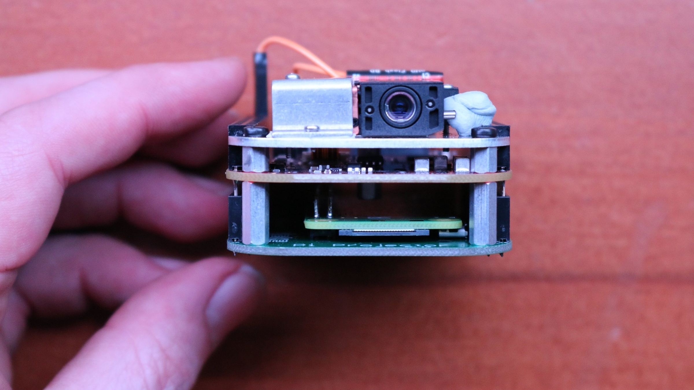 Pi Projector: So wird der Raspberry Pi zum Mini-Beamer | heise online