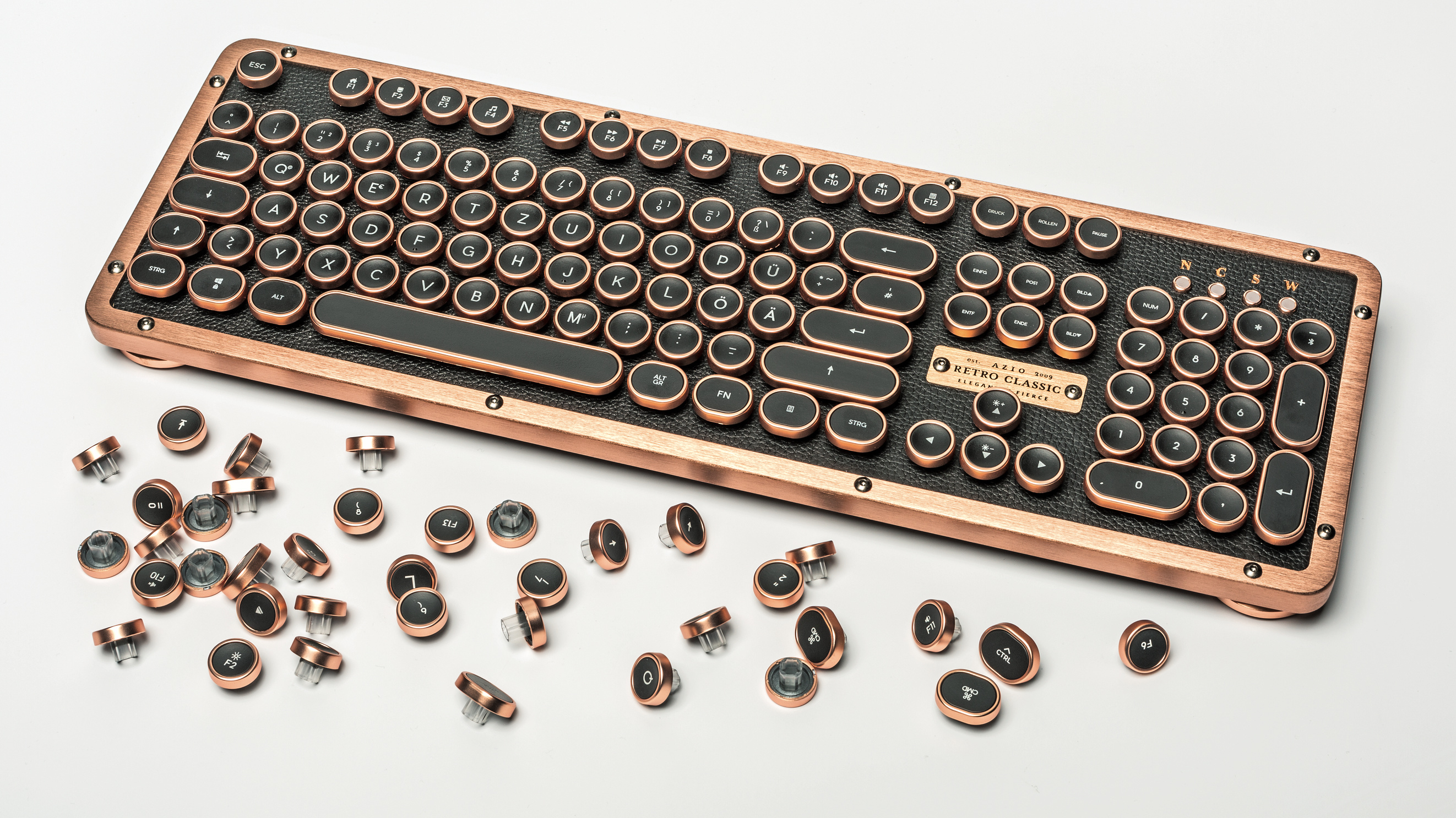 Azio Retro Classic BT: Bluetooth-Tastatur im Schreibmaschinen-Look | heise  online
