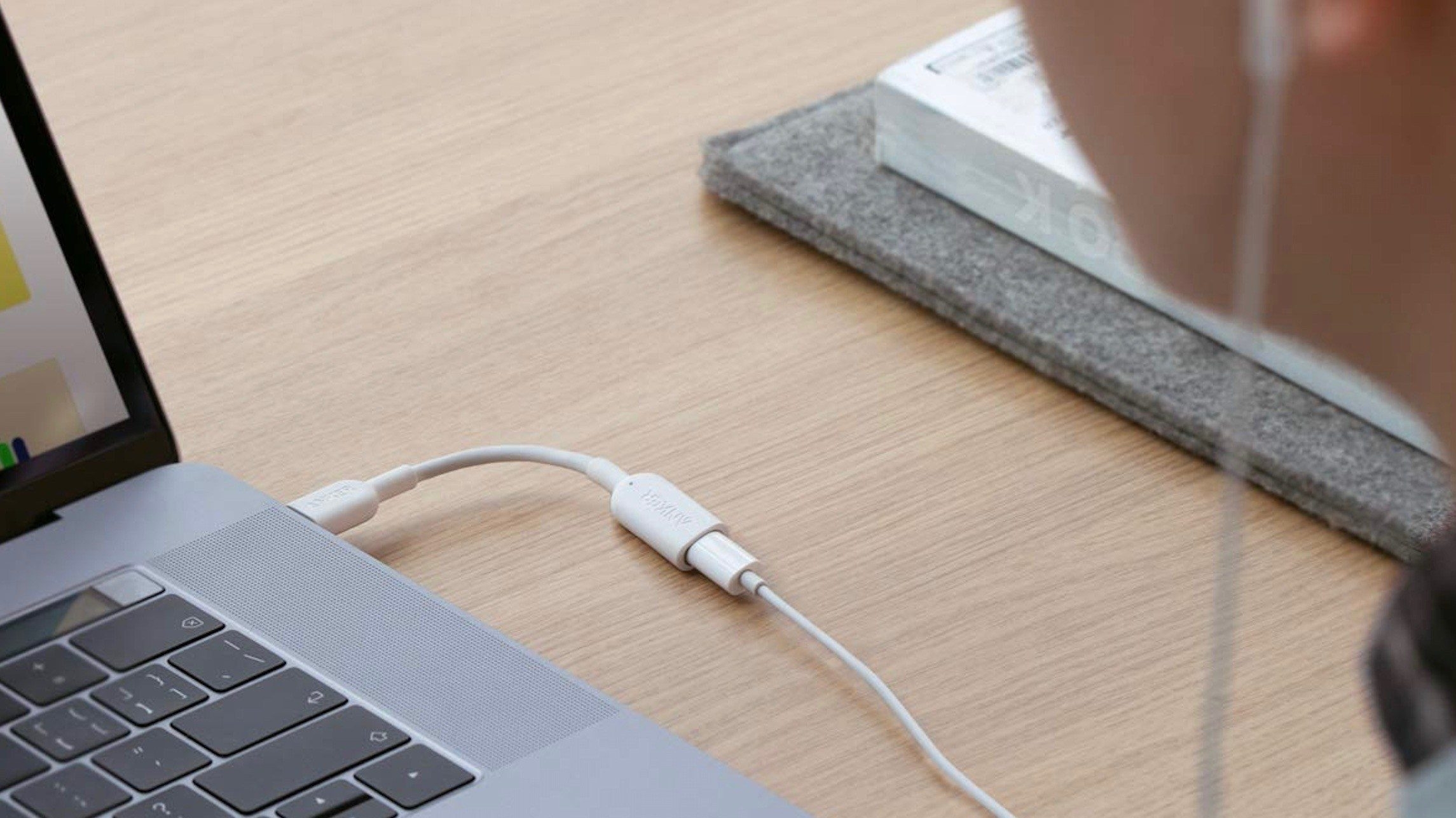 Offizieller Lightning-nach-USB-C-Adapter für Kopfhörer | heise online
