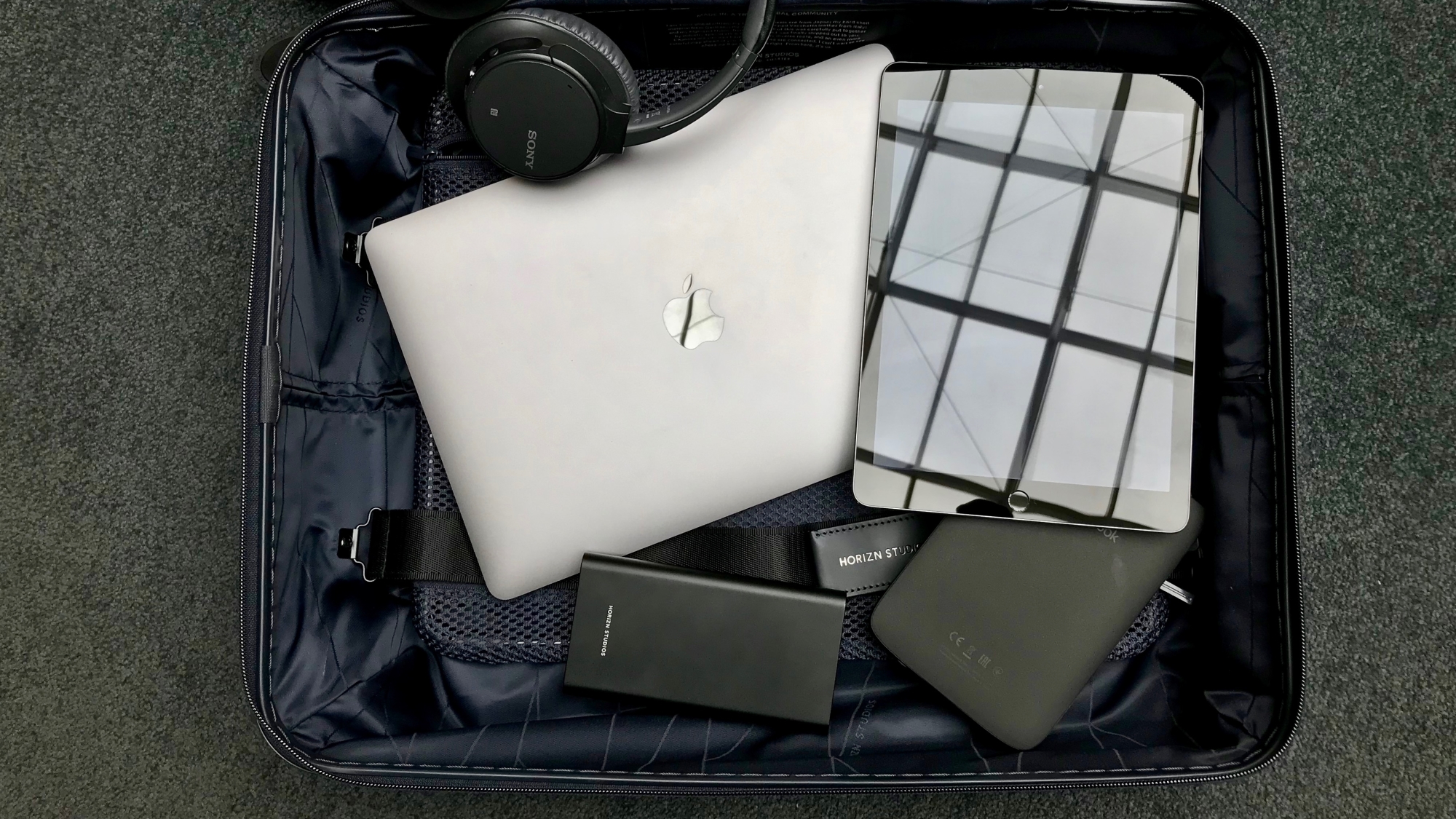 Technik für den Urlaub: Welche Elektronik in den Koffer und durch den Zoll  kommt | heise online