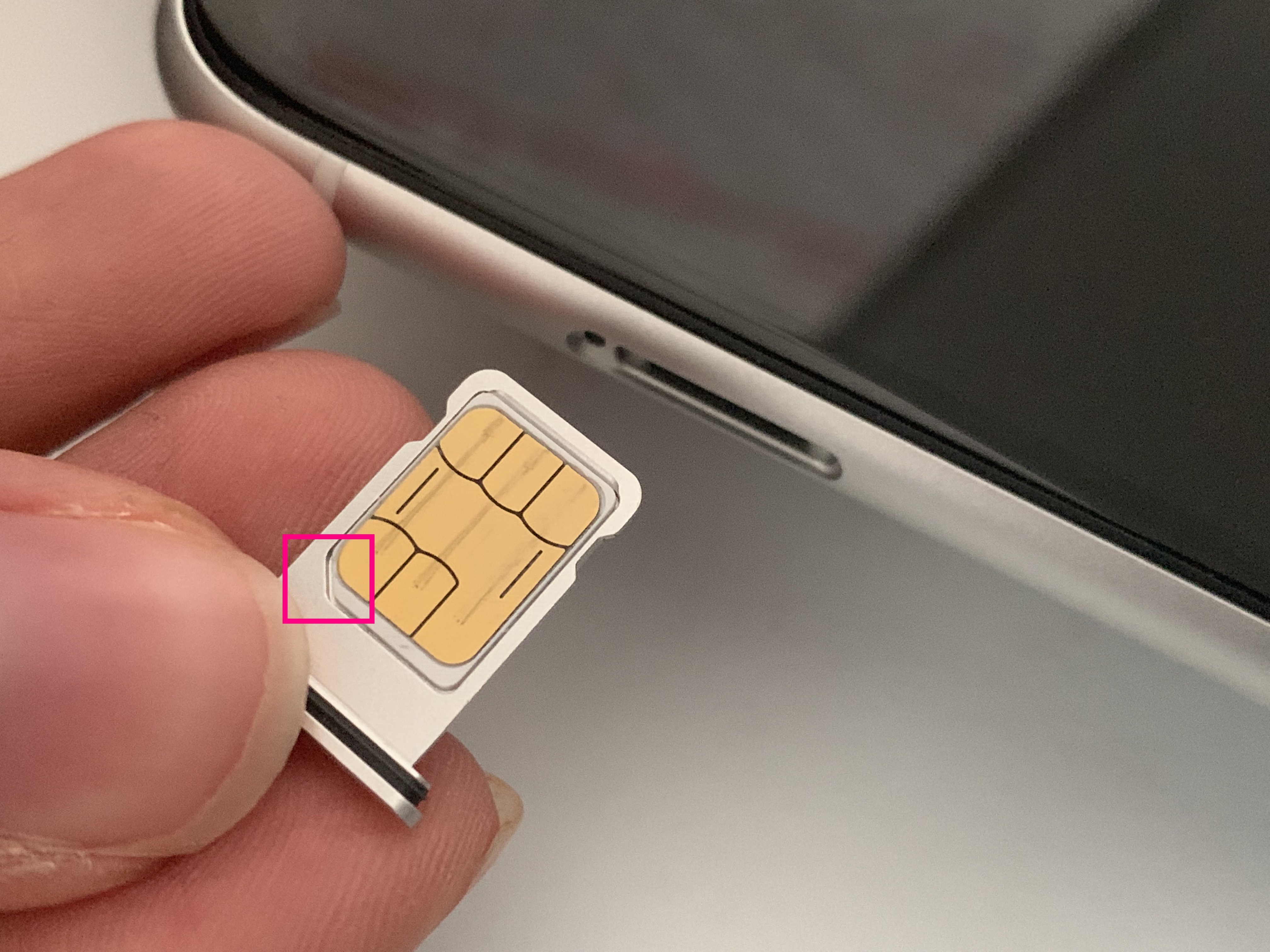 iPhone: SIM-Karte einlegen | heise online