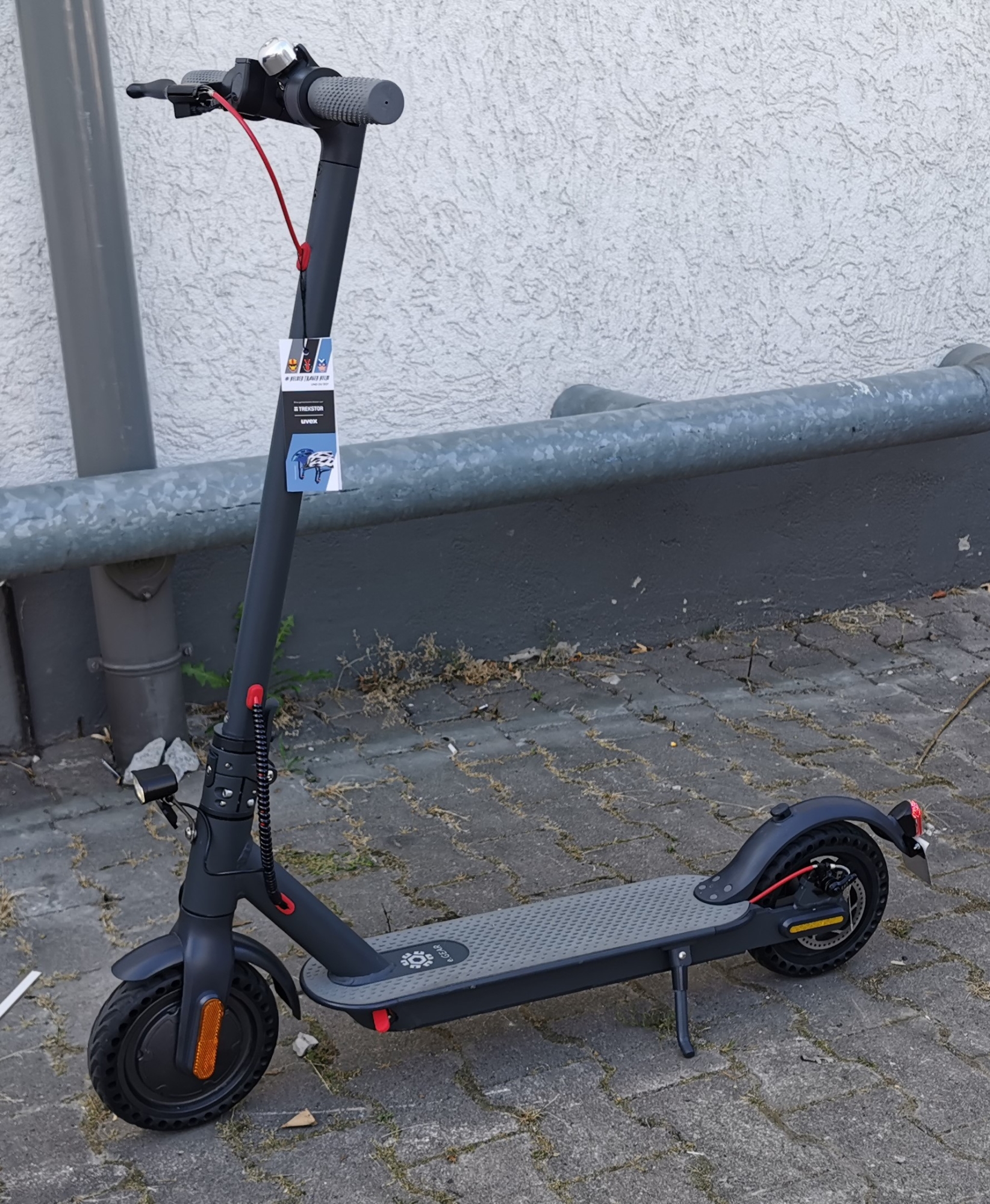 E-Scooter von Trekstor mit abnehmbarem Akku | heise online