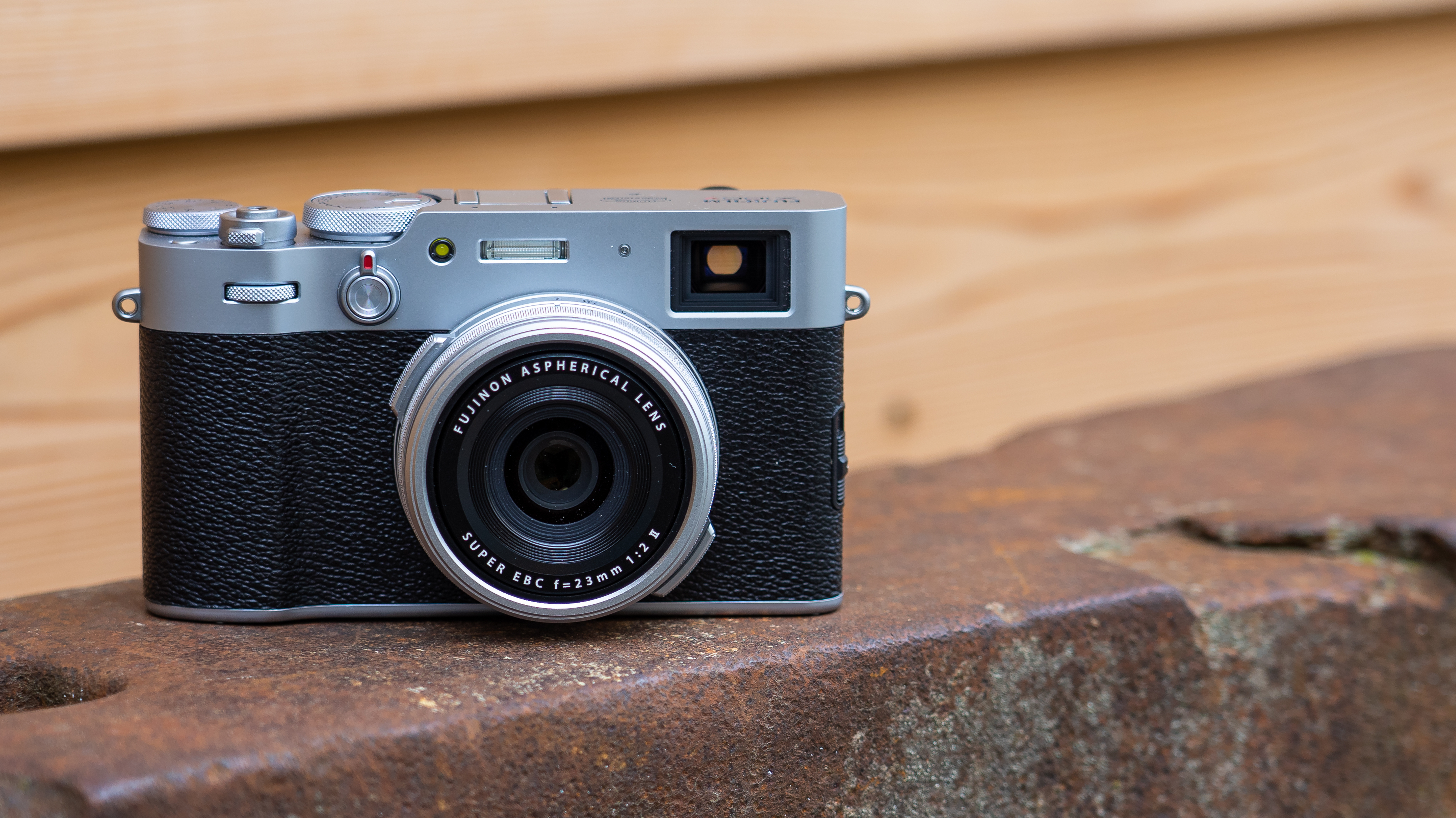 Erster Eindruck: Edelkompaktkamera Fujifilm X100V mit überzeugender  Bildqualität | heise online