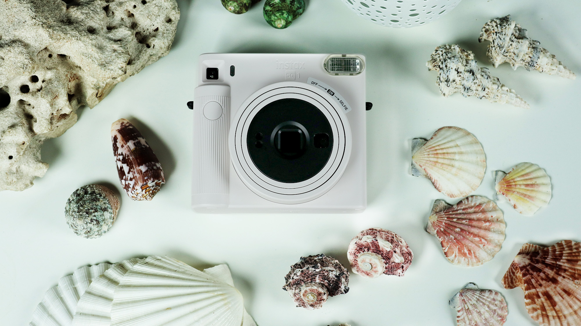 Sofortbildkamera Fujifilm Instax SQ1 im Test: Sofortbild im quadratischen  Format | heise online