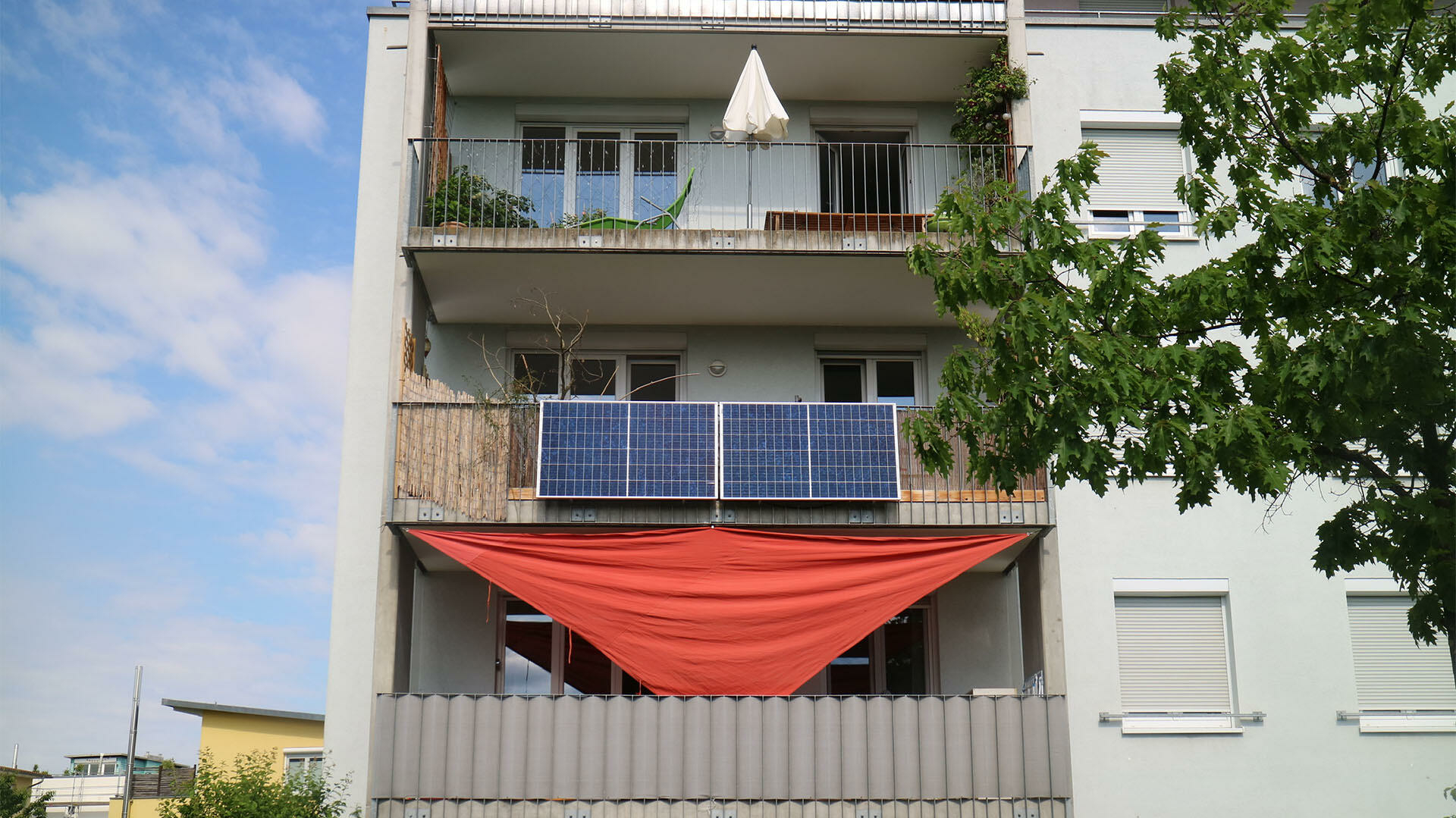 Upcycling: Photovoltaik auf dem Balkon realisieren | heise online