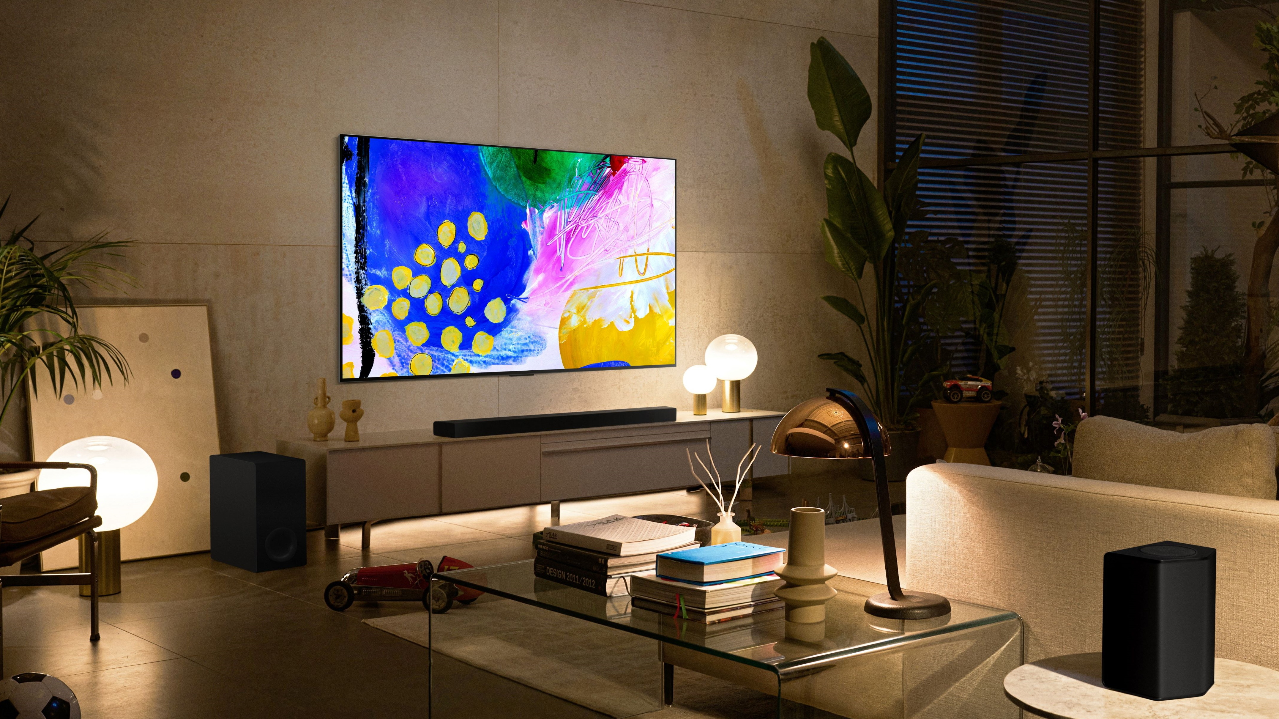 OLED-TVs von LG: Heller, schneller und auch für den kleinen Schreibtisch |  heise online