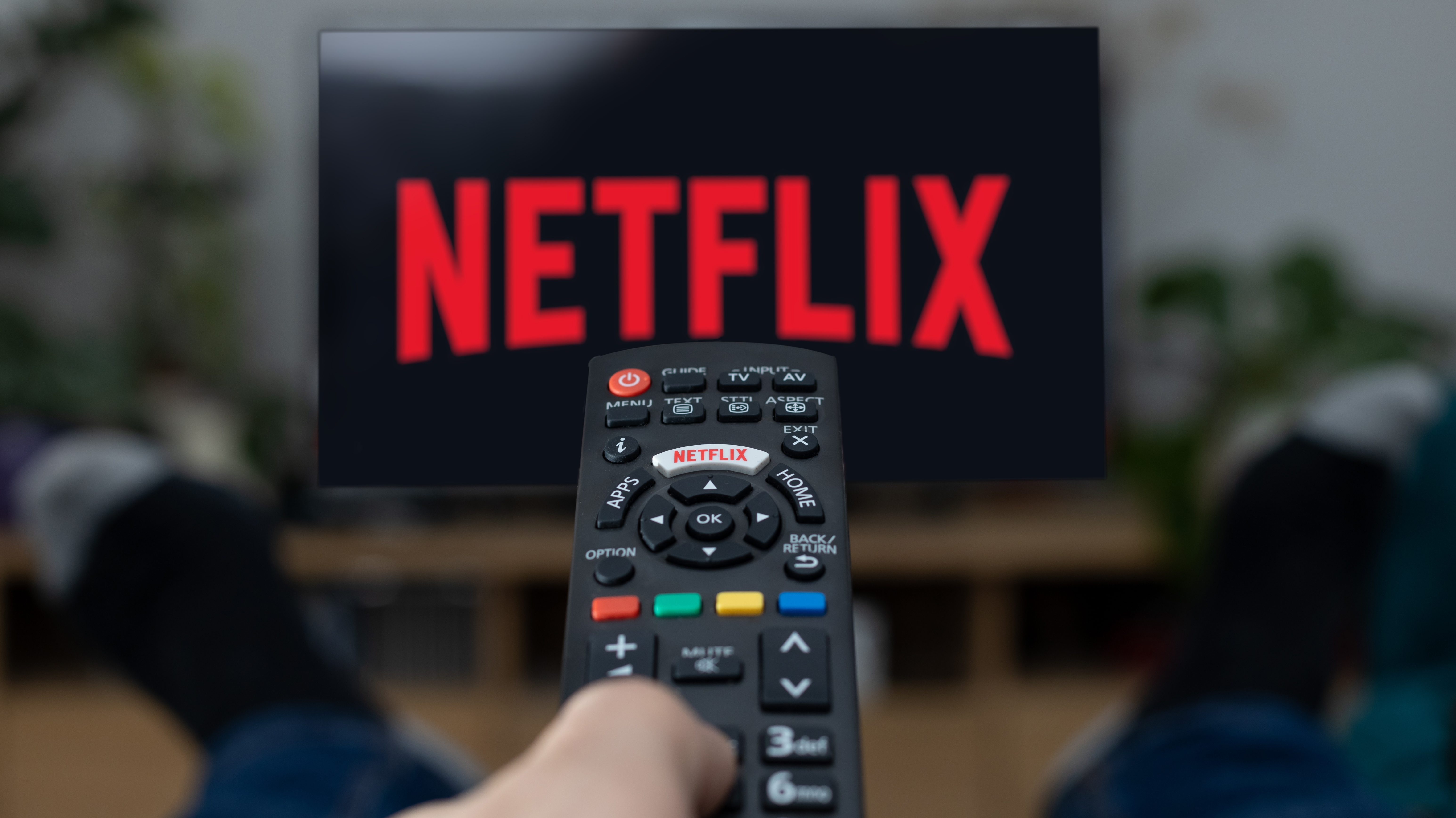 Netflix gegen Konten-Sharing: Fernseher nur noch im eigenen Zuhause | heise  online