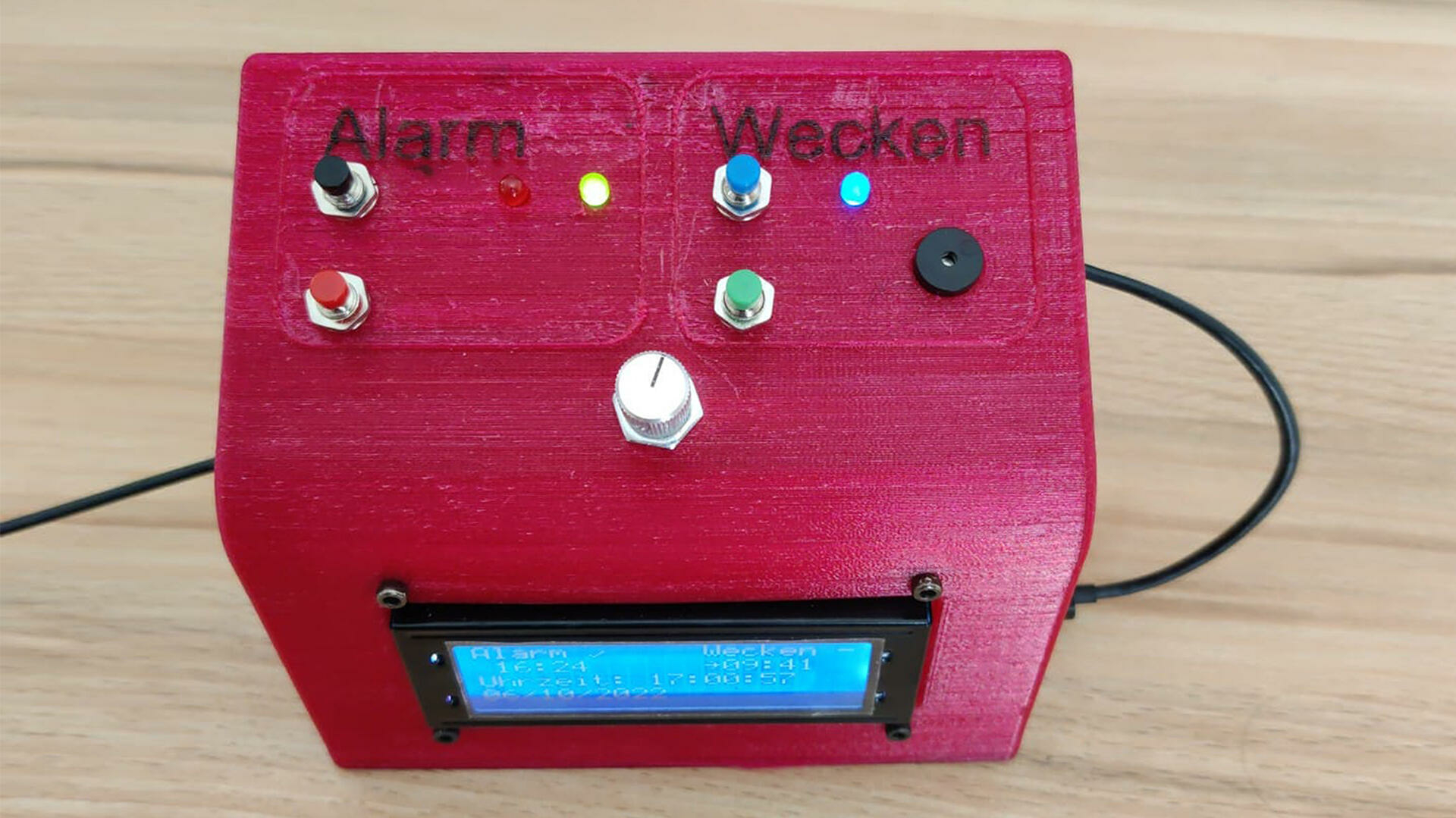 Hilfe per Knopfdruck: Notrufwecker mit ESP32 bauen | heise online