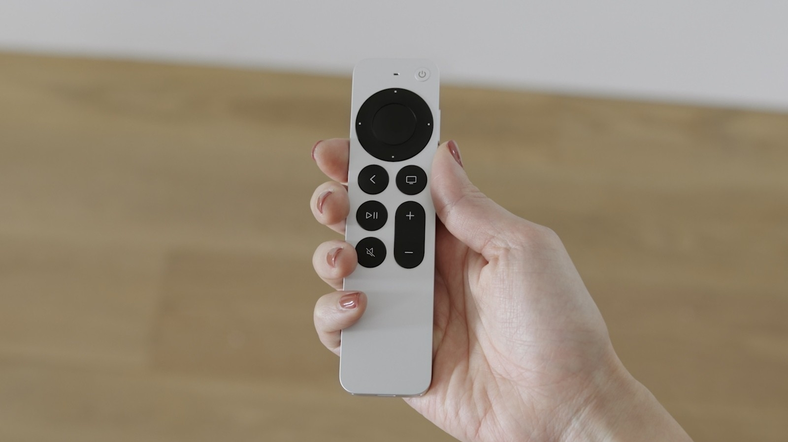 Weiter Berichte über Ärger mit Siri Remote und neuem Apple TV | heise online