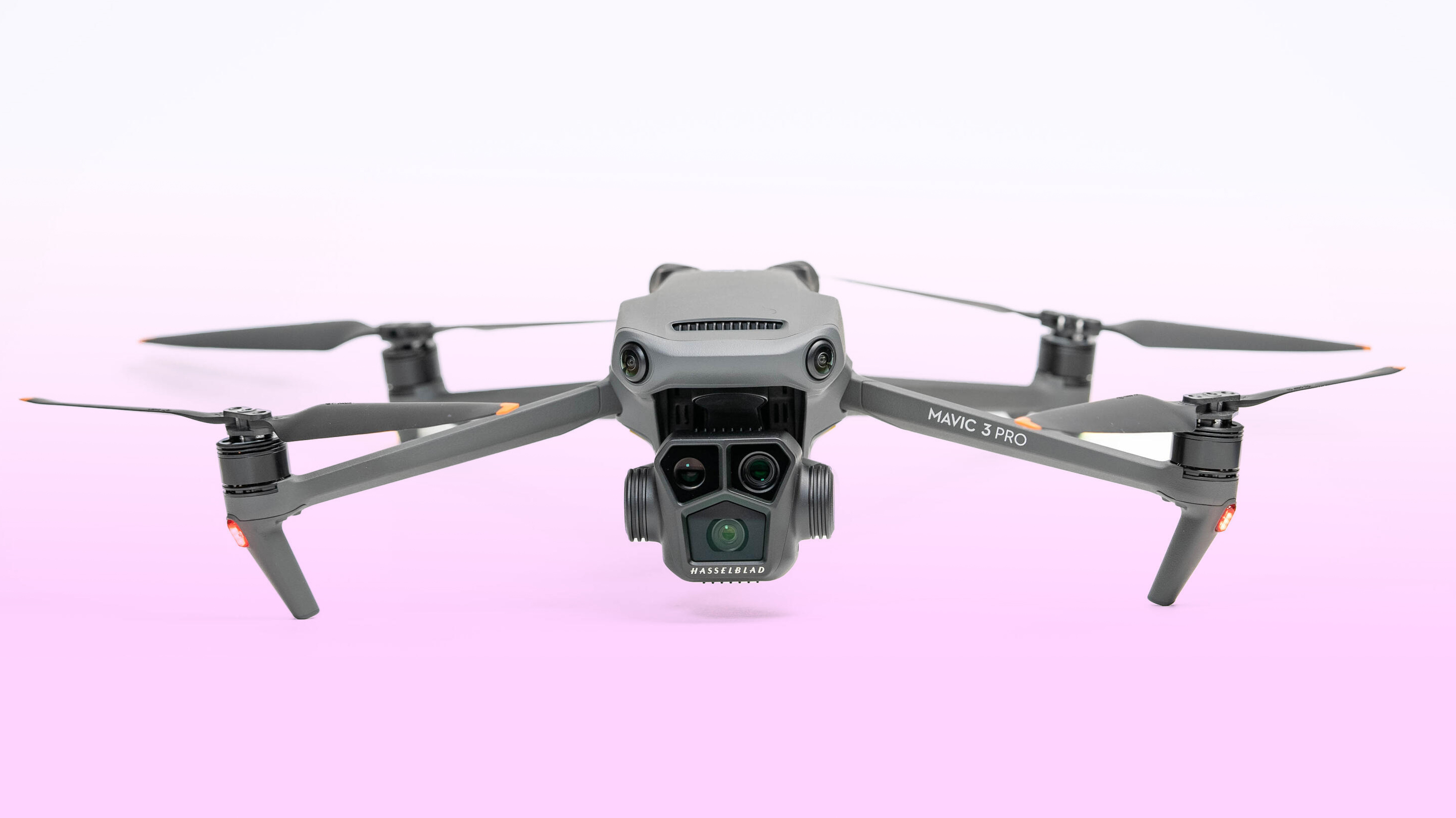 DJI Mavic 3 Pro: Erste Drohne mit drei optischen Kameras im Test | heise  online