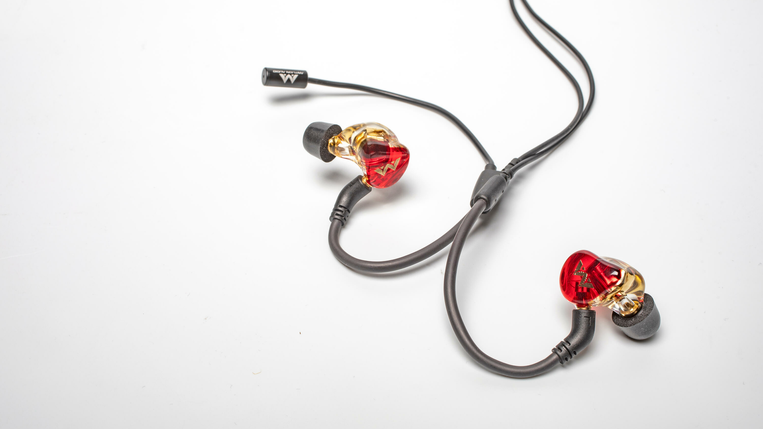 In-Ear-Headset mit Bügelmikrofon: Antlion Kimura Solo im Test | heise online