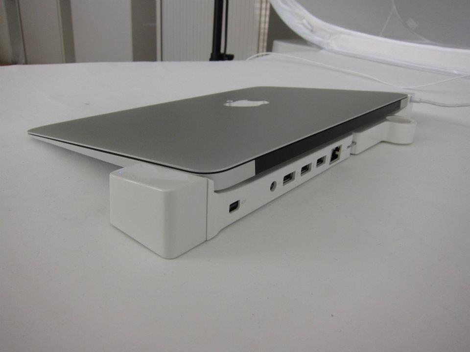 MacBook-Air-Dockingstation mit Ethernet-Anschluss | heise online